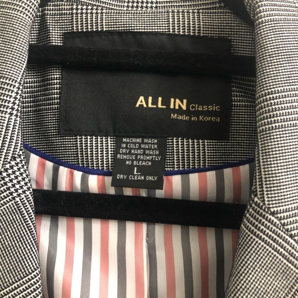 Sold - Picture 3 of 6